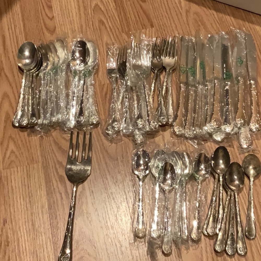 Devco Silver plated Spoon forks set of 51 most pieces still in original packing